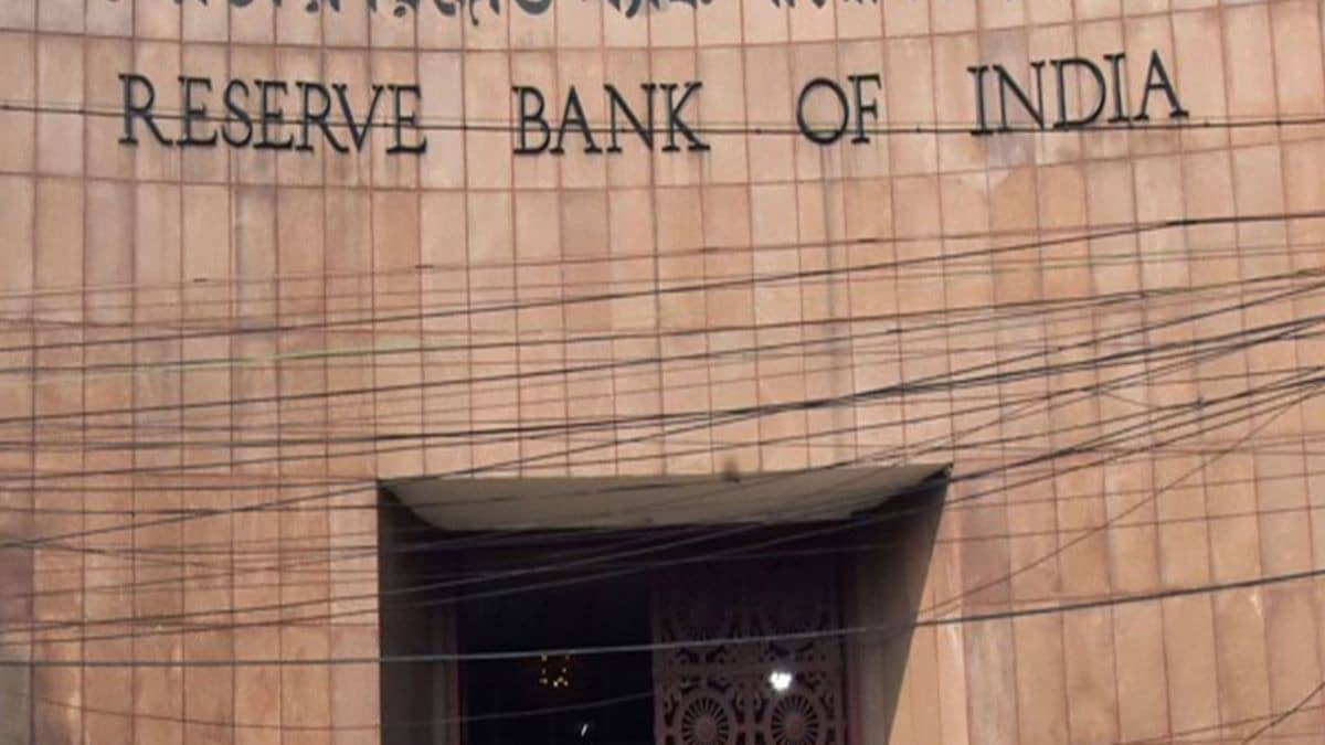 RBI Reports 13.34 Lakh Consumer Complaints in FY 2024-25, Loans and Credit Cards Top Grievances
