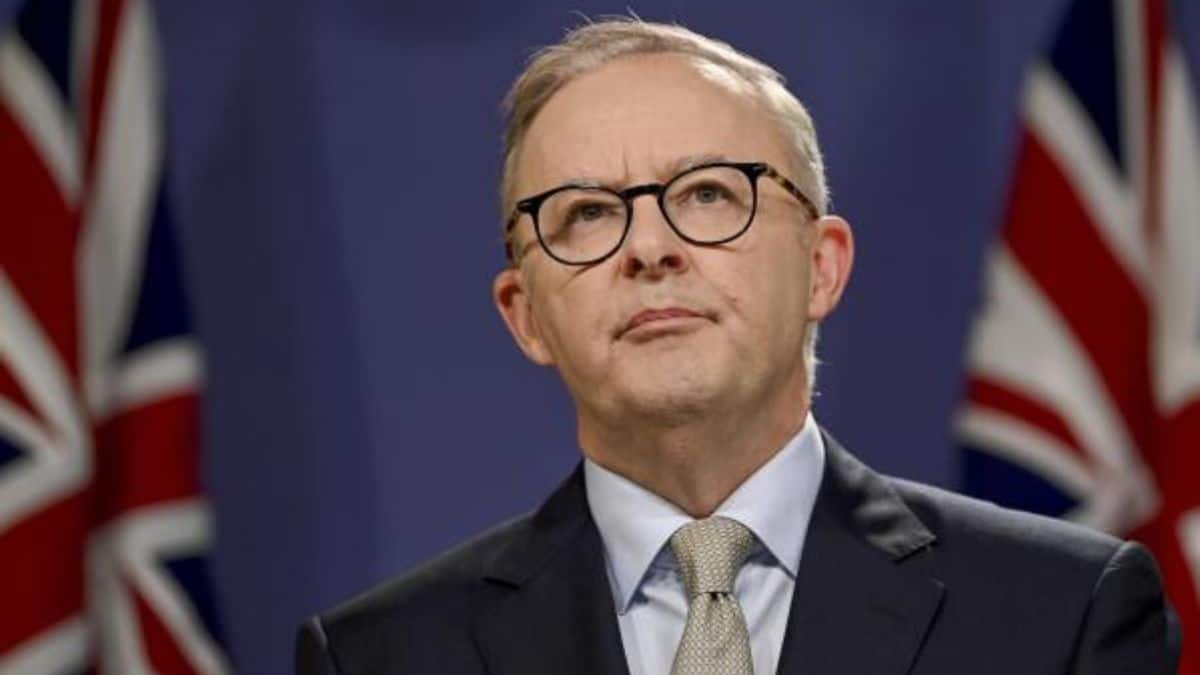 ‘You have blood on your hands’: Australian police arrest man who heckled PM Albanese at Bondi memorial
