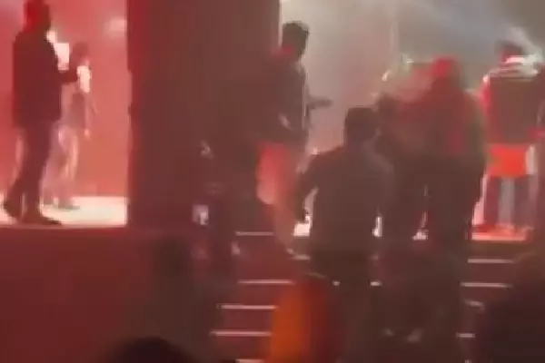 20 Hurt as Mob Attack Forces Cancellation of James’ Concert in Dhaka