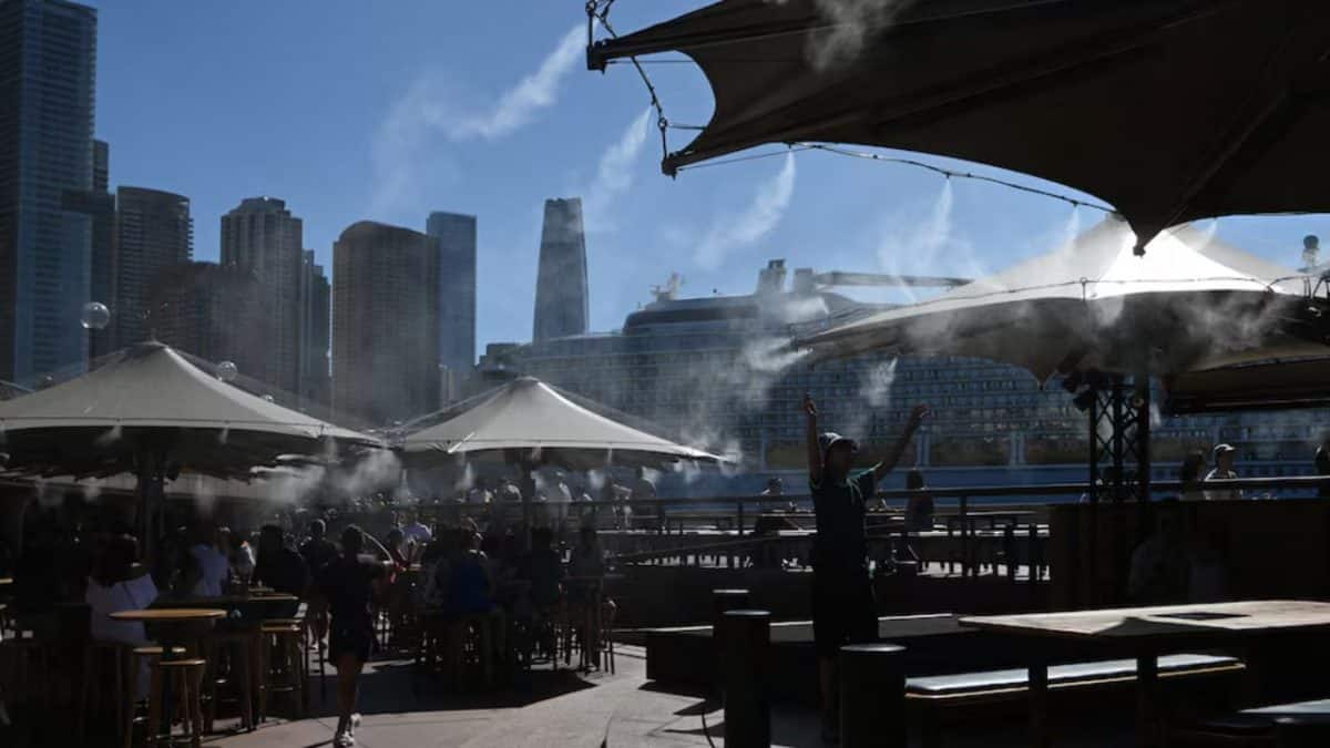 Severe heatwave hits Australia, sparking bushfires and prompting towns evacuations