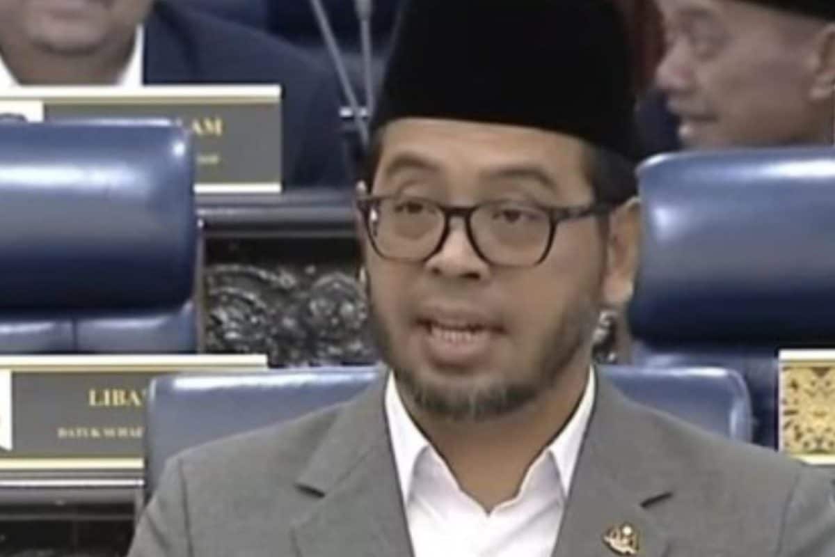 Malaysian Minister Says Work Stress Makes People Gay, Citizens Ask If He ‘Works Hard In Parliament’