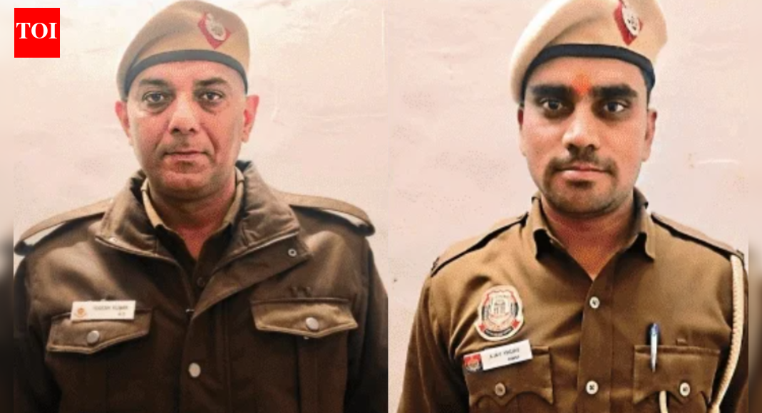 Trailing a scream, cops foil suicide, save youth: Two Delhi police beat cops who rescued 26-yr-old in nick of time to be rewarded