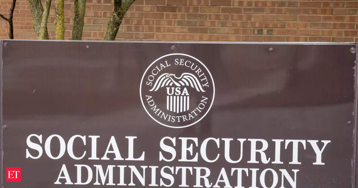 Why some Americans retire early but delay Social Security, and how the strategy works