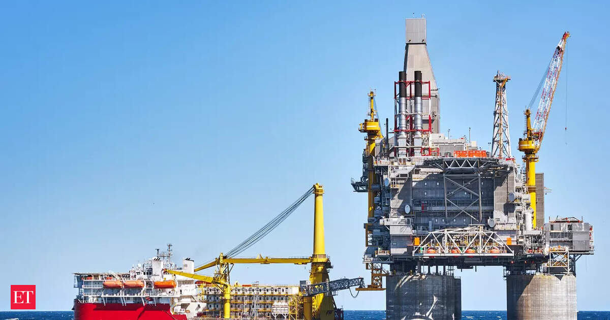 India asks refiners for weekly Russian oil import data as it seeks US trade deal, sources say