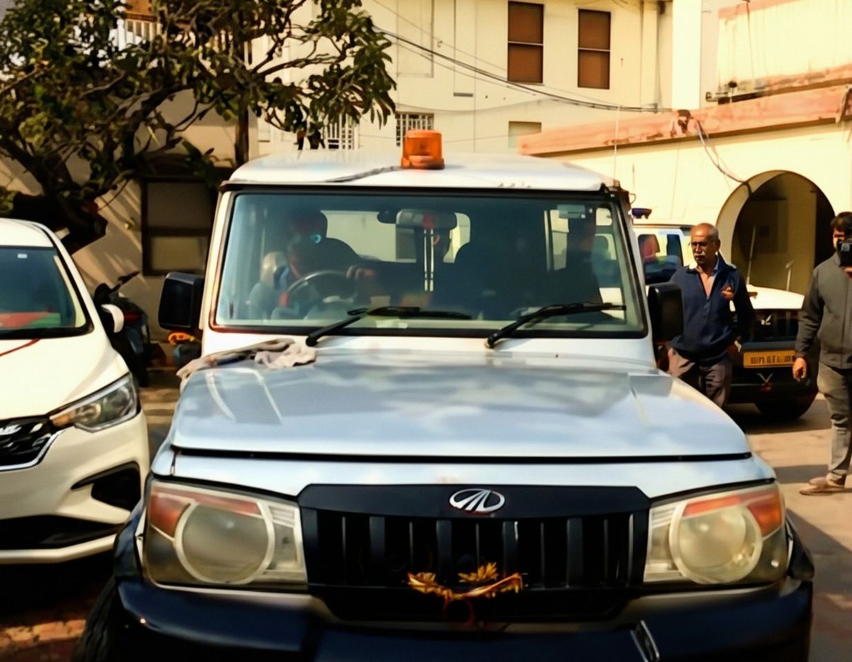 Armed robber fires blank shots, loots trader at gunpoint in Cuttack!