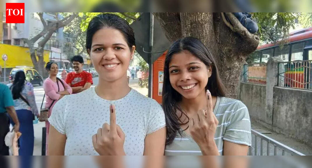 Bandra & Santacruz voters trickle in, blame lack of info on change in booths