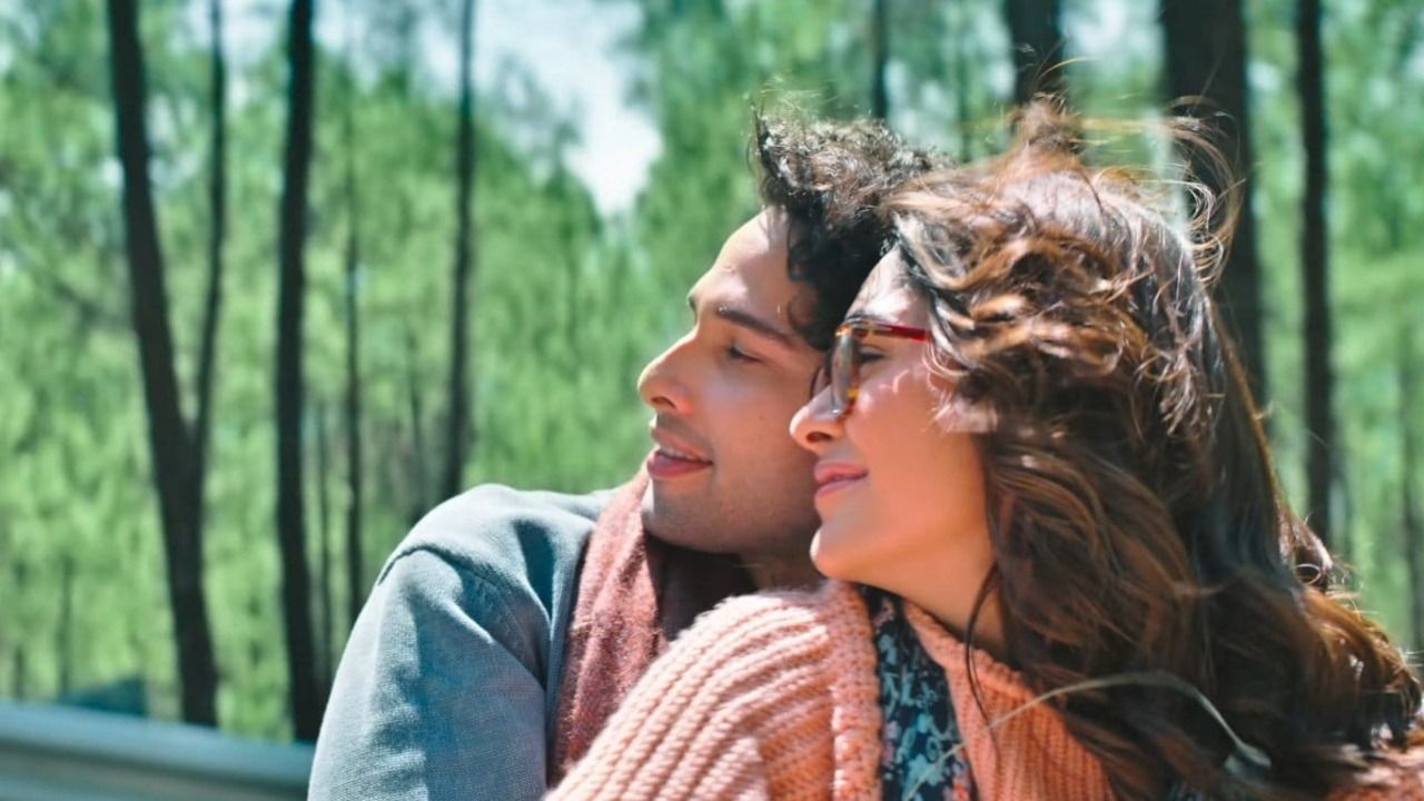 Do Deewane Seher Mein teaser reactions: Netizens embrace Siddhant Chaturvedi–Mrunal Thakur’s old-school romance