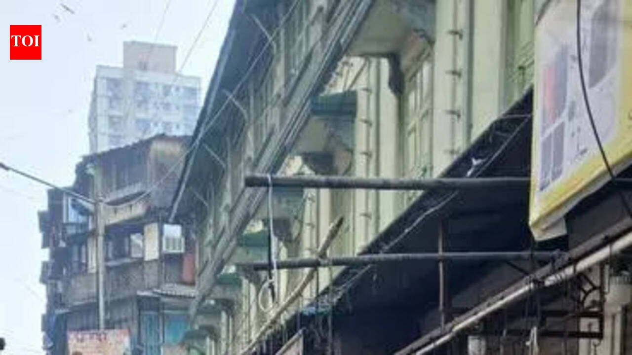 BMC carries out anti-encroachment drive on Mohammed Ali Road and Ibrahim Merchant Road in Mumbai