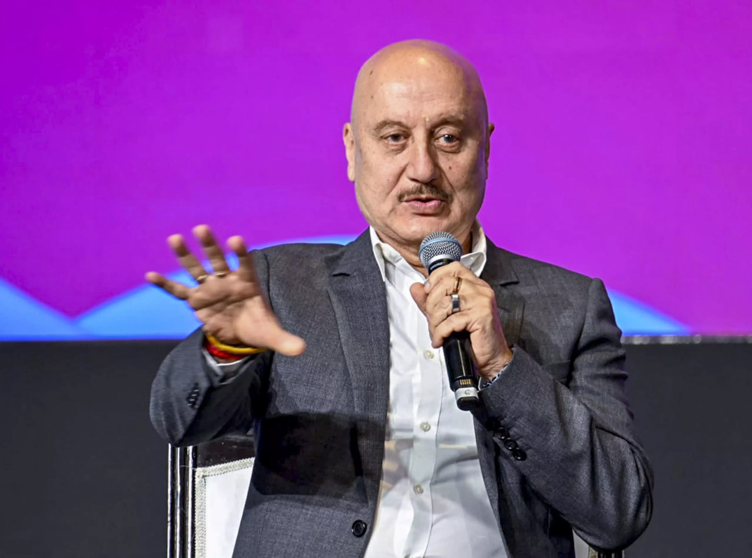 “Ignore”: Anupam Kher Cautions Fans Over His Fake Account on Instagram