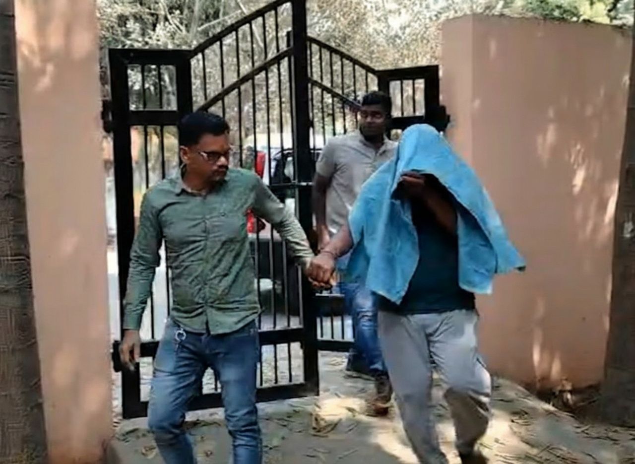 Odisha Home Guards job scam: Man held for cheating aspirants of over Rs 8L in Sambalpur