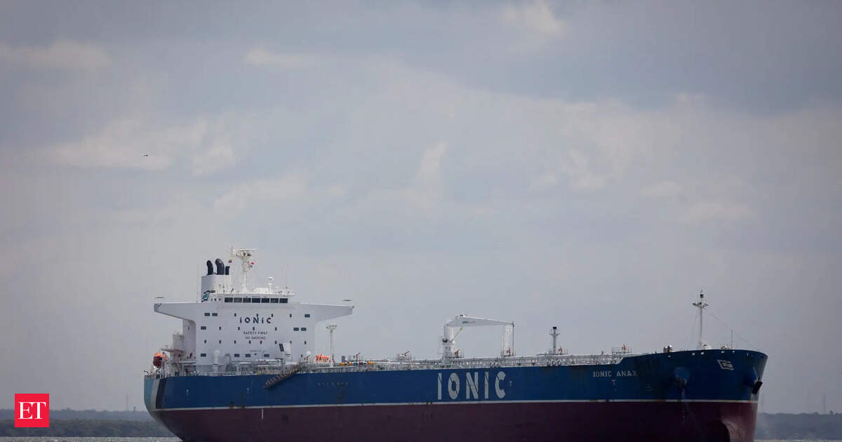 Venezuela readies larger oil cargoes for export, targets India