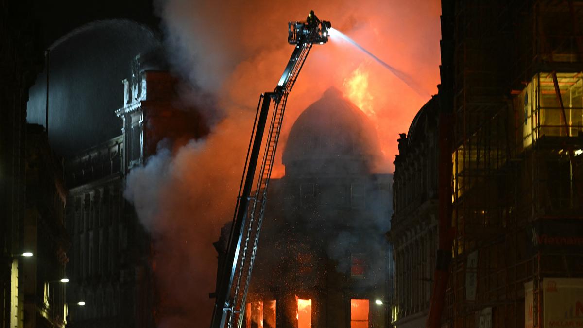 Building at Glasgow central station collapses in fire; causes train disruption