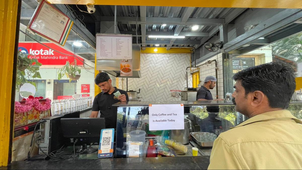 Hoteliers of Bengaluru, Shivamogga trim menu due to shortage in supply of commercial gas cylinders