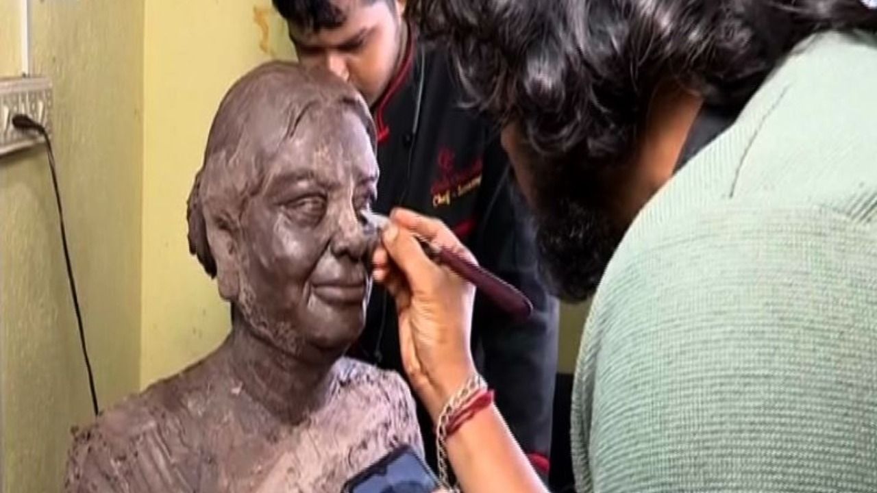 Chocolate sculpture of President Droupadi Murmu to be unveiled on Pakhala Dibasa in Bhubaneswar