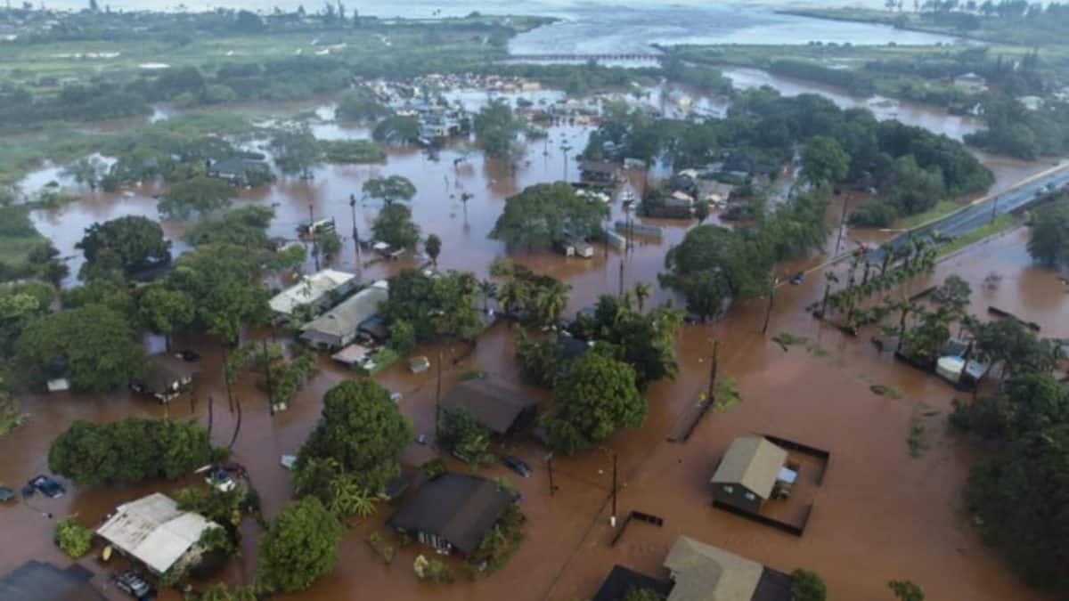 Mass evacuations ordered in Hawaii as extreme flash floods trigger dam failure