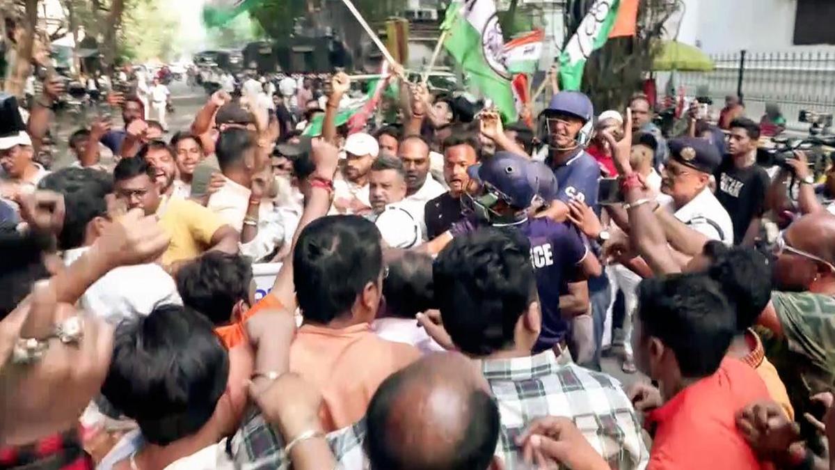 Violence erupts outside Kolkata CEO office after TMC alleges bulk submissions of Form 6 by BJP