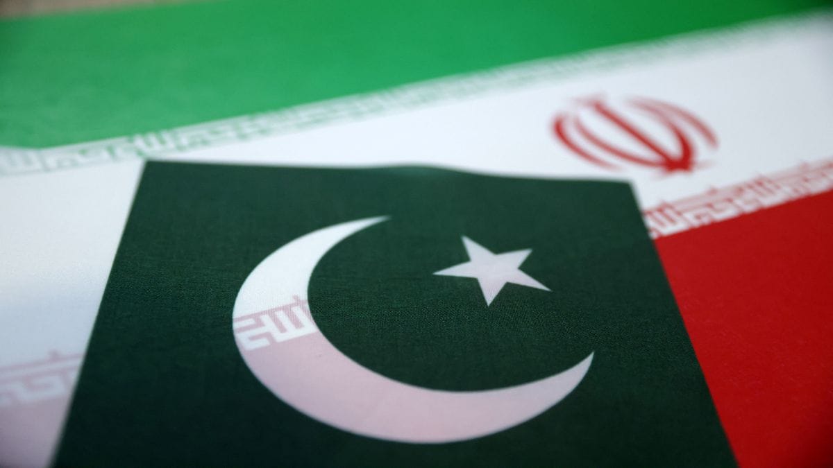 Pakistan FM Dar calls Araghchi in a bid to restart stalled peace talks with US