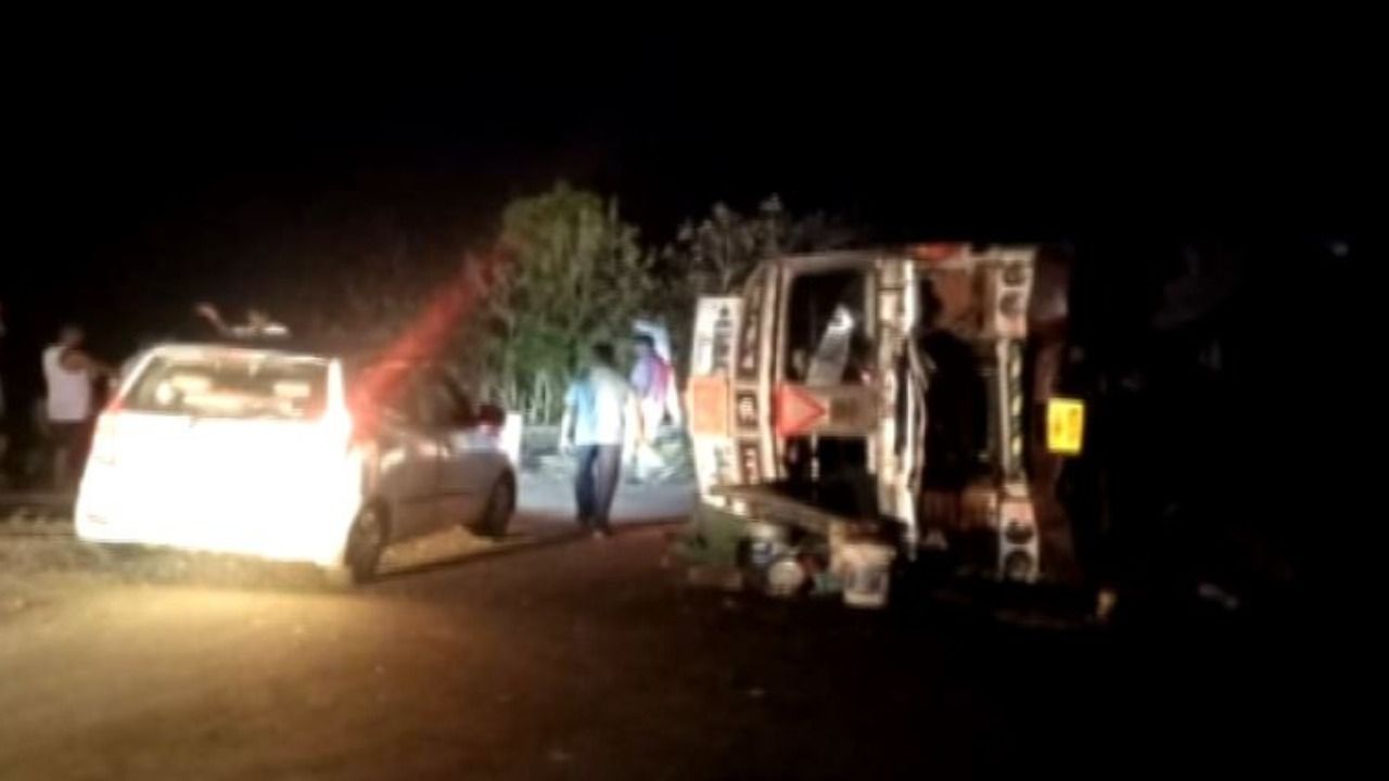 Truck overturns on NH-26 in Odisha’s Koraput; traffic disrupted, passengers stranded for hours