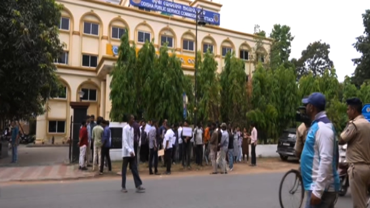 Protest outside OPSC office: When will MBBS doctors get appointment?