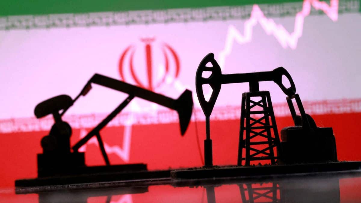 Oil plunges over 10% as Iran officially reopens Strait of Hormuz during ceasefire