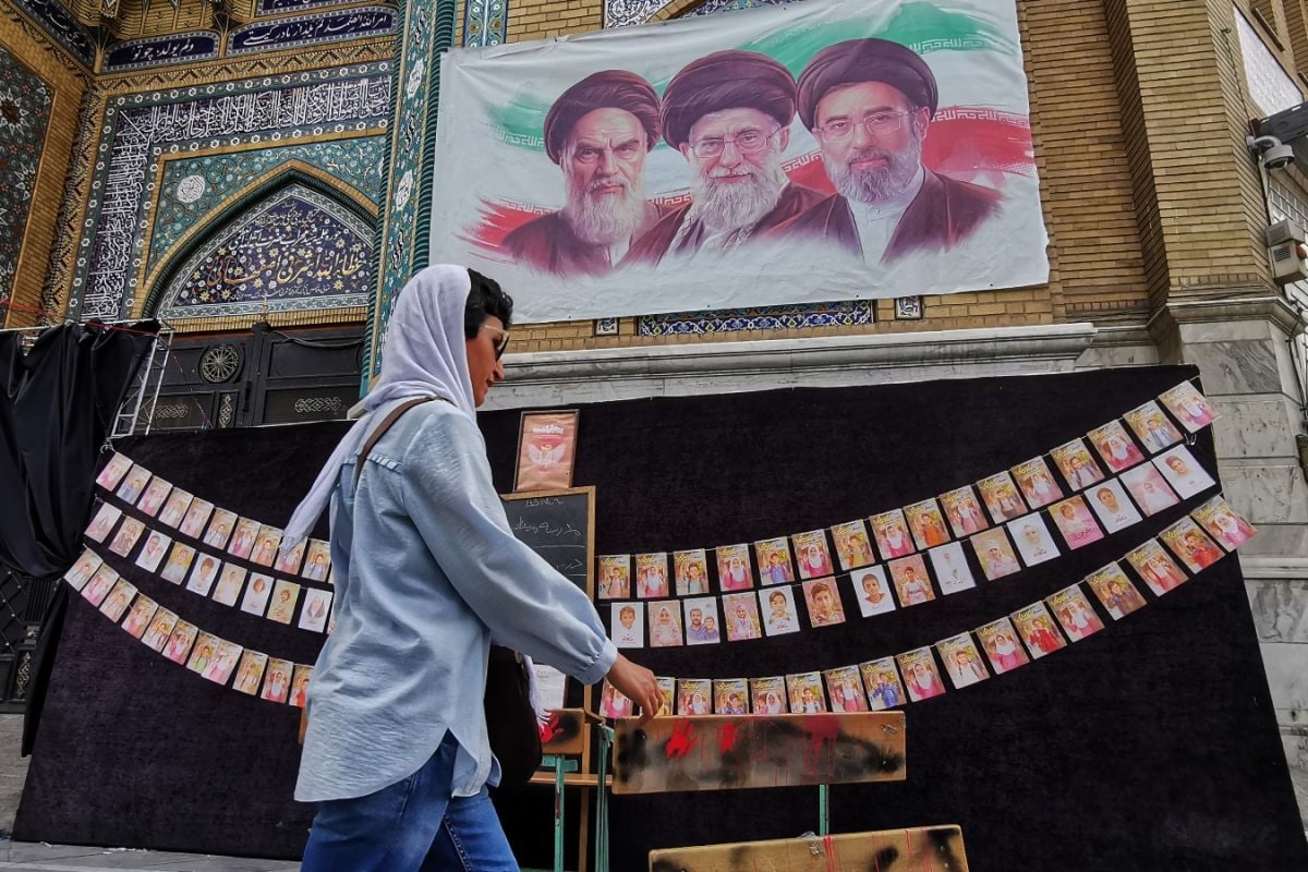 Trump Issues Fresh Ultimatum To Iran As Abbas Araghchi Returns To Pakistan | Top Updates