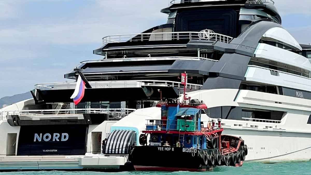 This $500 mn Russian Superyacht Just Crossed Strait Of Hormuz. Check What’s Inside