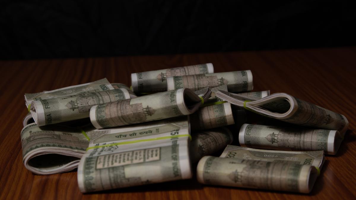 ACB nabs Banaganapalle MRO, surveyor for accepting ₹50,000 bribe in Nandyal