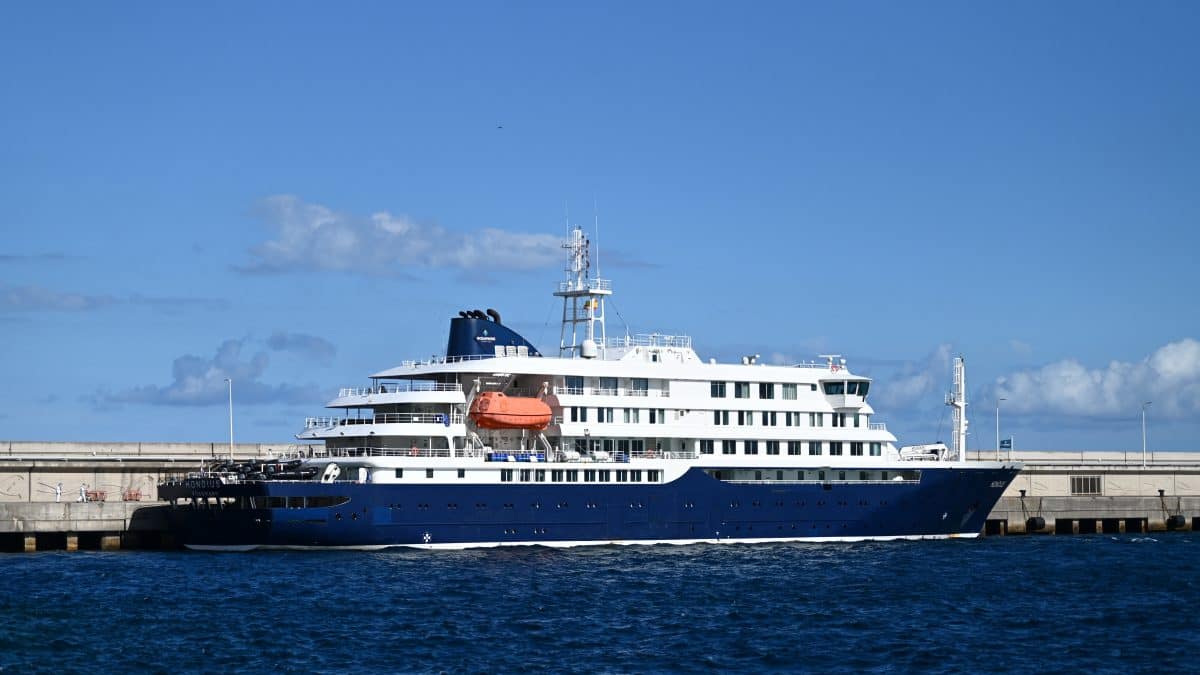 Hantavirus-hit MV Hondius heads to Netherlands for chemical deep-cleaning after all passengers disembark