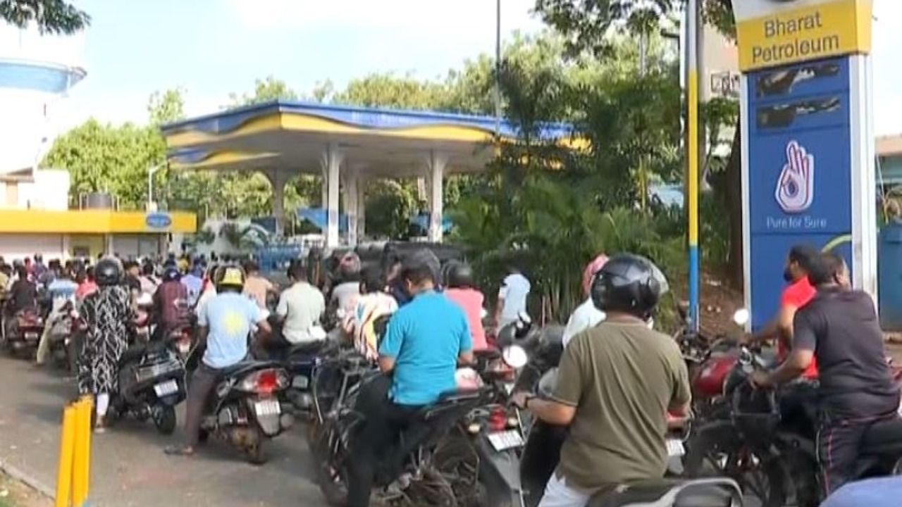 Petrol pumps in Odisha witness long queues amid government claims of adequate fuel supply